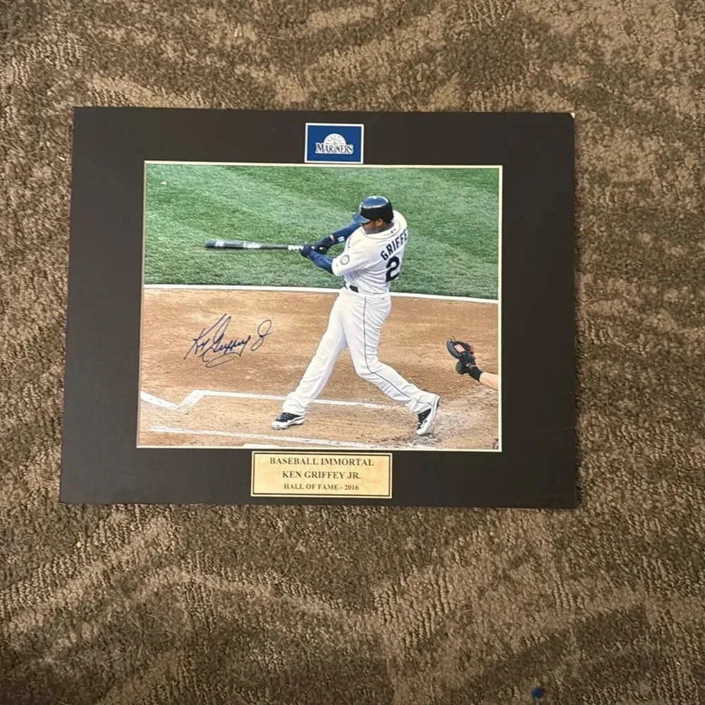Ken Griffey Junior signed 8x10 photo